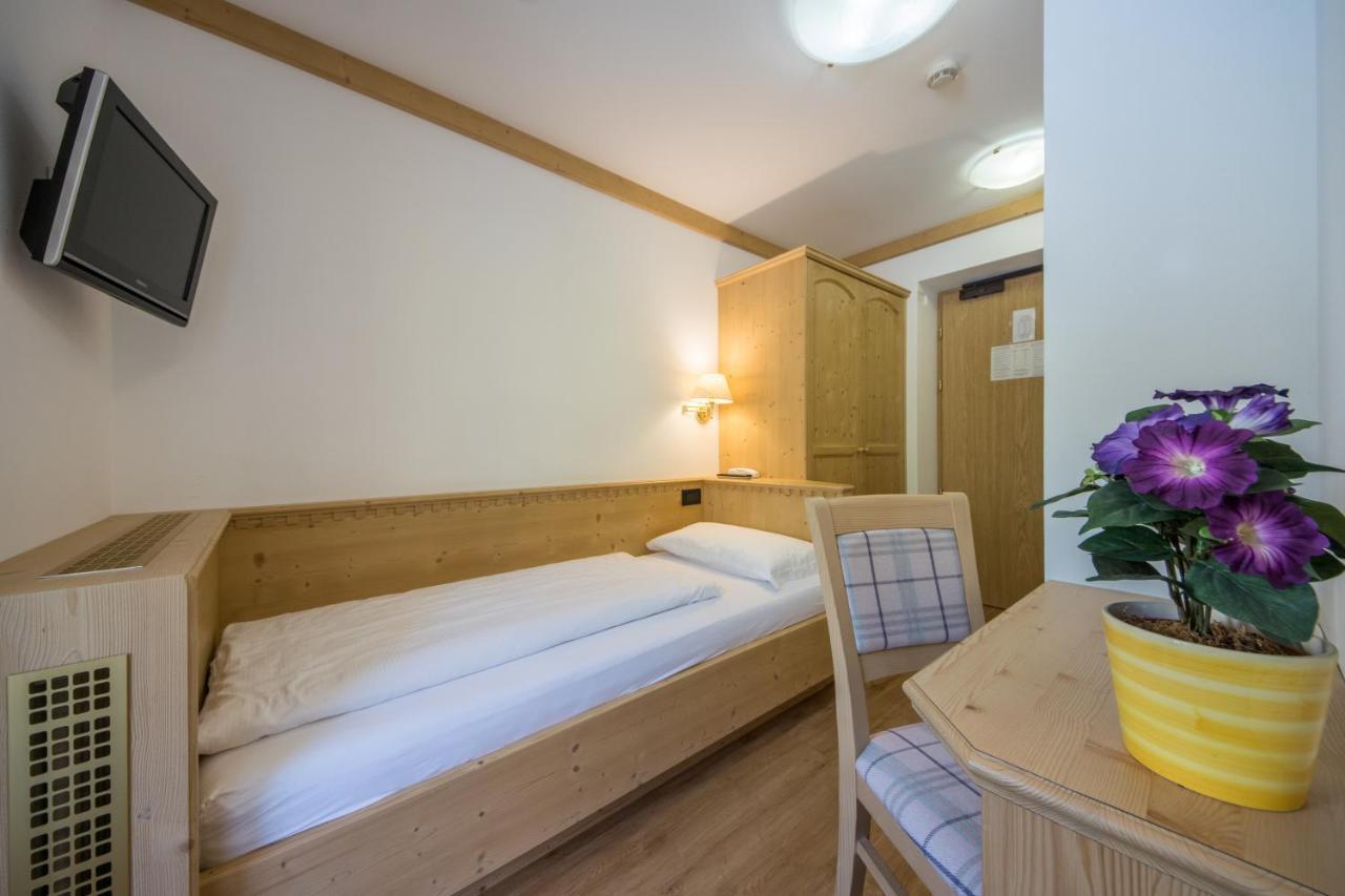 Garni Miriam Hotel Ла Виля Екстериор снимка